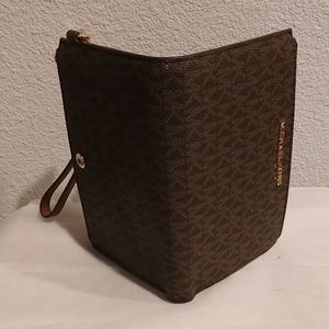 SOLD 🚫***Wristlet Wallet